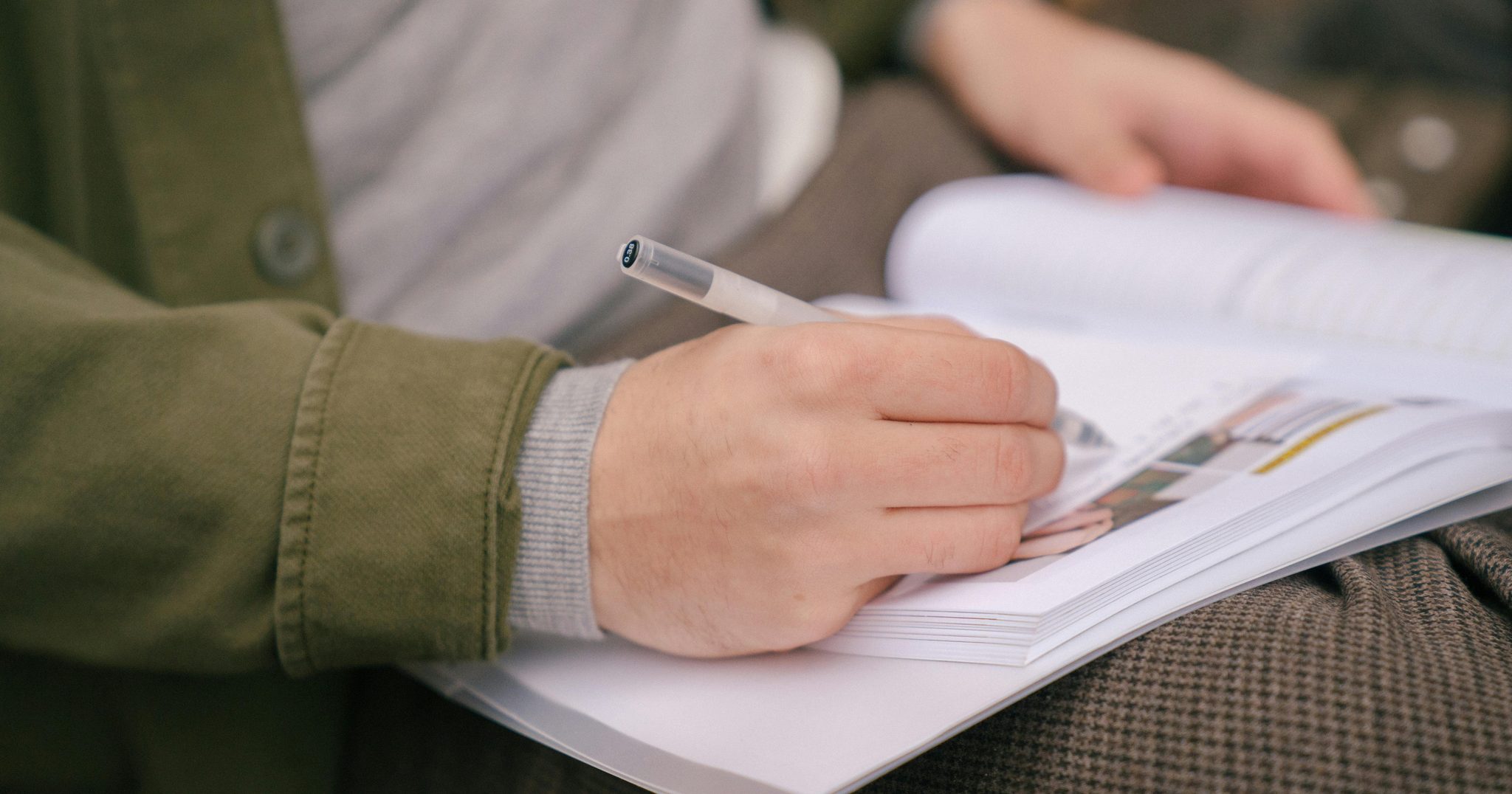 How to Write an Obituary: A Complete Guide With Examples