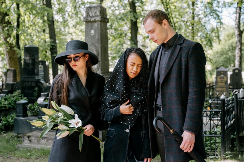 What to Say When Someone Dies: A Gentle Guide to Sympathy Messages